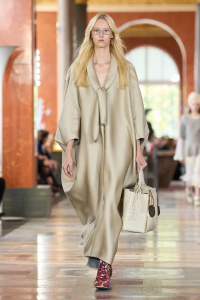 Look 9